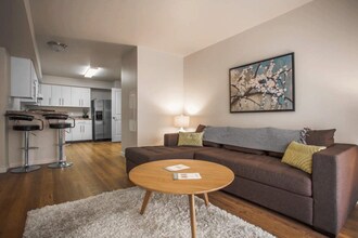 Madison Apartments in Regina, SK - Building Photo - Building Photo