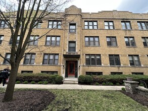 1360 W Estes Ave, Unit 2N in Chicago, IL - Building Photo - Building Photo