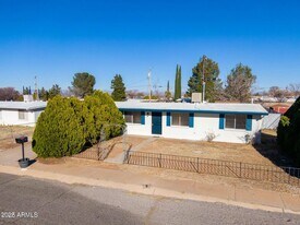 310 2nd St in Huachuca City, AZ - Building Photo