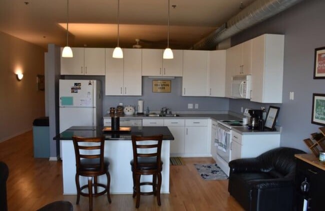 1924 N Hubbard St, Unit 314 in Milwaukee, WI - Building Photo - Building Photo