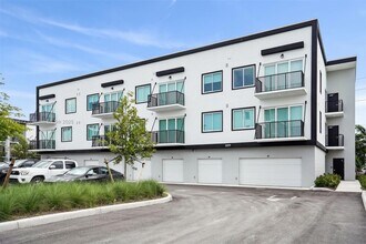 2095 W Atlantic Ave, Unit C1 in Delray Beach, FL - Building Photo - Building Photo