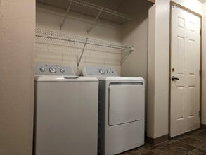 Beavercreek Meadows Apartments in Troutdale, OR - Foto de edificio - Building Photo