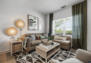 Aspen Heights University City in Charlotte, NC - Building Photo - Building Photo