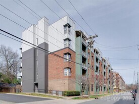 630 Calvert St in Charlotte, NC - Building Photo