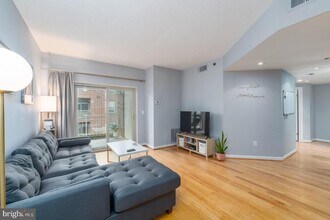 960 Fell St in Baltimore, MD - Building Photo - Building Photo