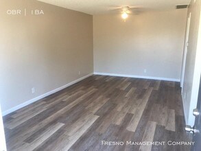 4518 E Fountain Way-Unit -110 in Fresno, CA - Foto de edificio - Building Photo