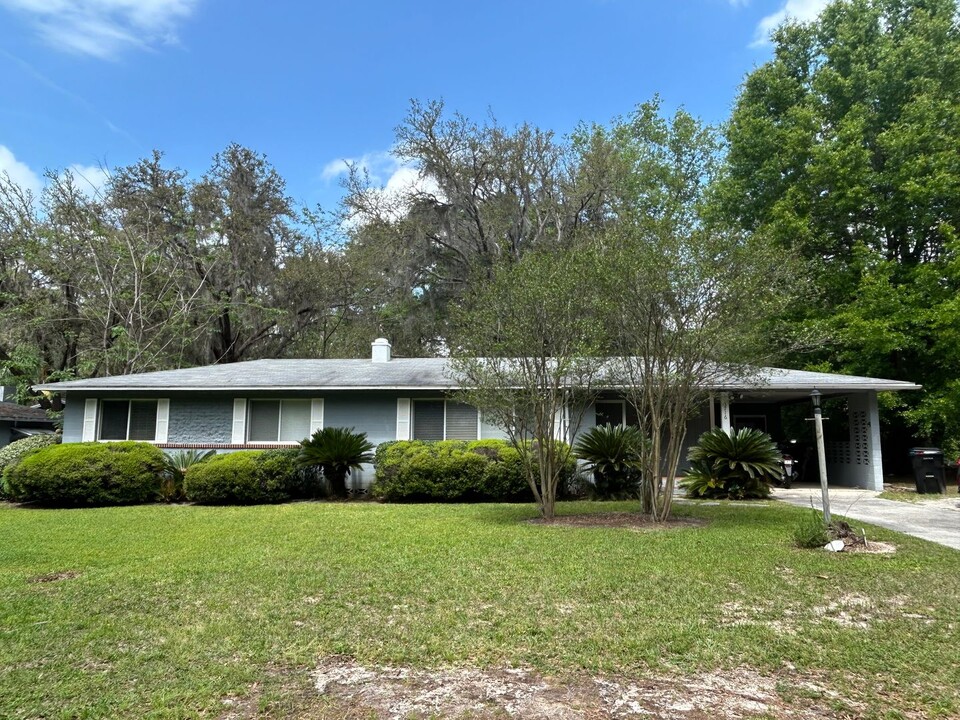 3716 SW 2nd Pl in Gainesville, FL - Foto de edificio