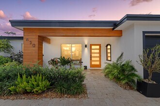 450 NE 5th Cir in Boca Raton, FL - Building Photo - Building Photo