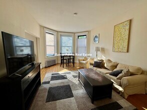397A Harvard St, Unit 2 in Brookline, MA - Building Photo - Building Photo