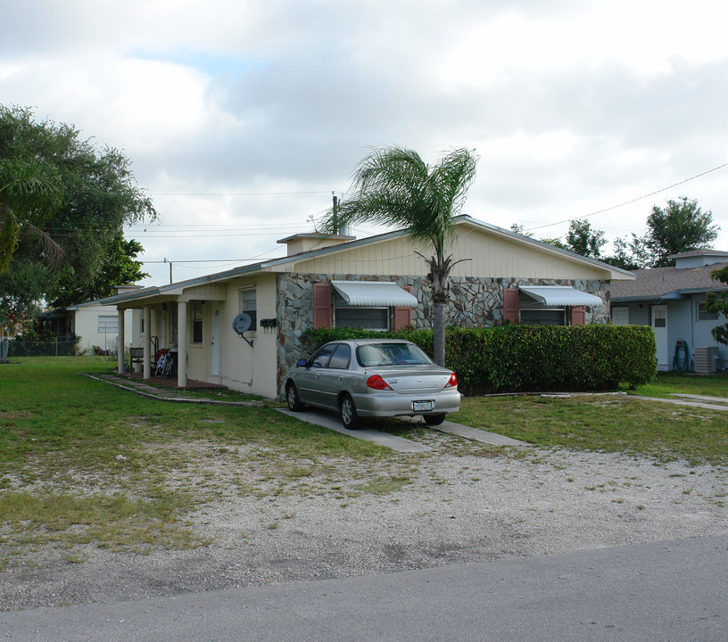 6171-6185 SW 44th St in Fort Lauderdale, FL - Building Photo