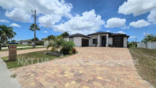 220 NE 8th Pl in Cape Coral, FL - Building Photo - Building Photo