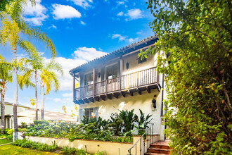 The Tusquellas at 923 20th Street in Santa Monica, CA - Foto de edificio - Building Photo