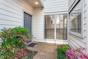 5100 Verde Valley Ln, Unit 189 in Dallas, TX - Building Photo