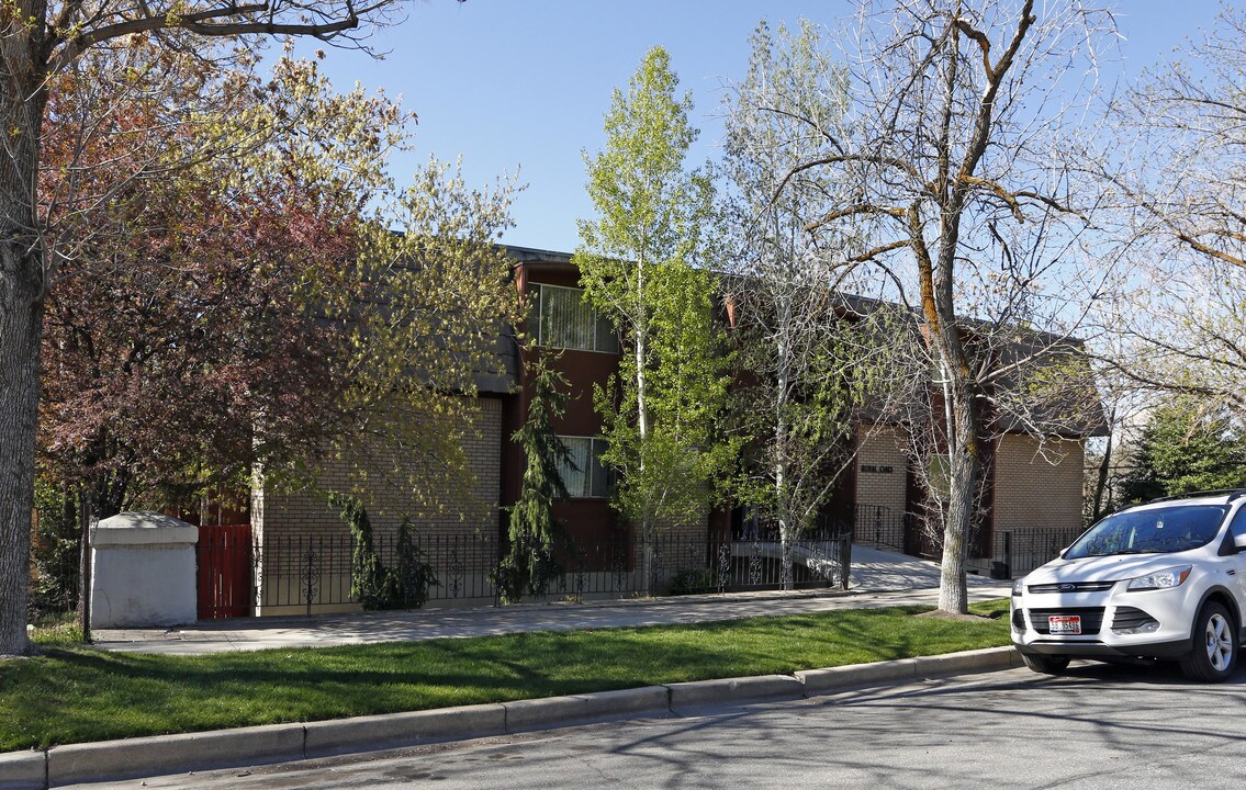 Royal Oaks in Salt Lake City, UT - Foto de edificio