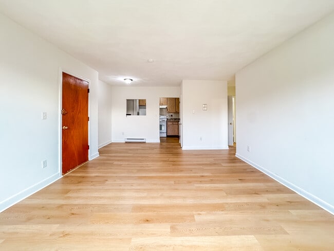 11 Hodges Ave, Unit 1 in Quincy, MA - Foto de edificio - Building Photo