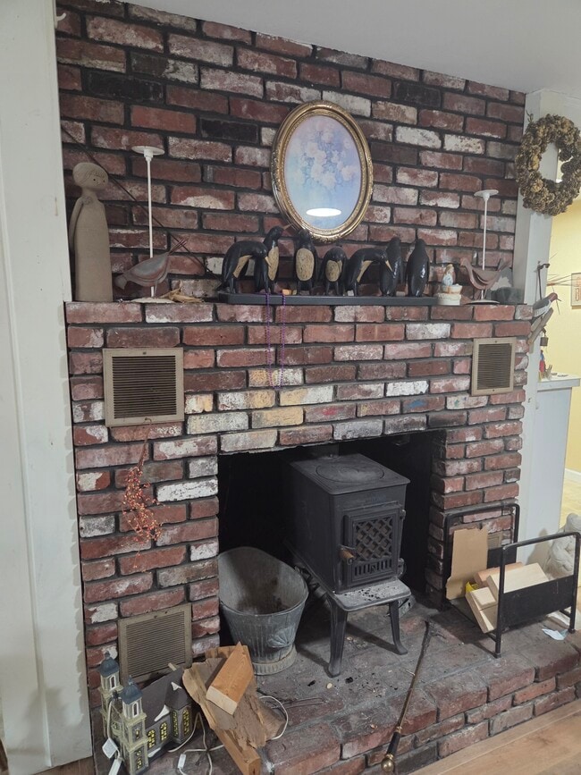 property at 8 Woodknoll Dr