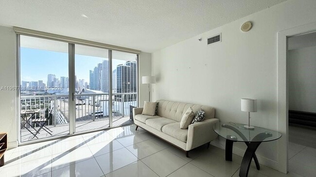 1750 N Bayshore Dr, Unit 1810 in Miami, FL - Foto de edificio - Building Photo