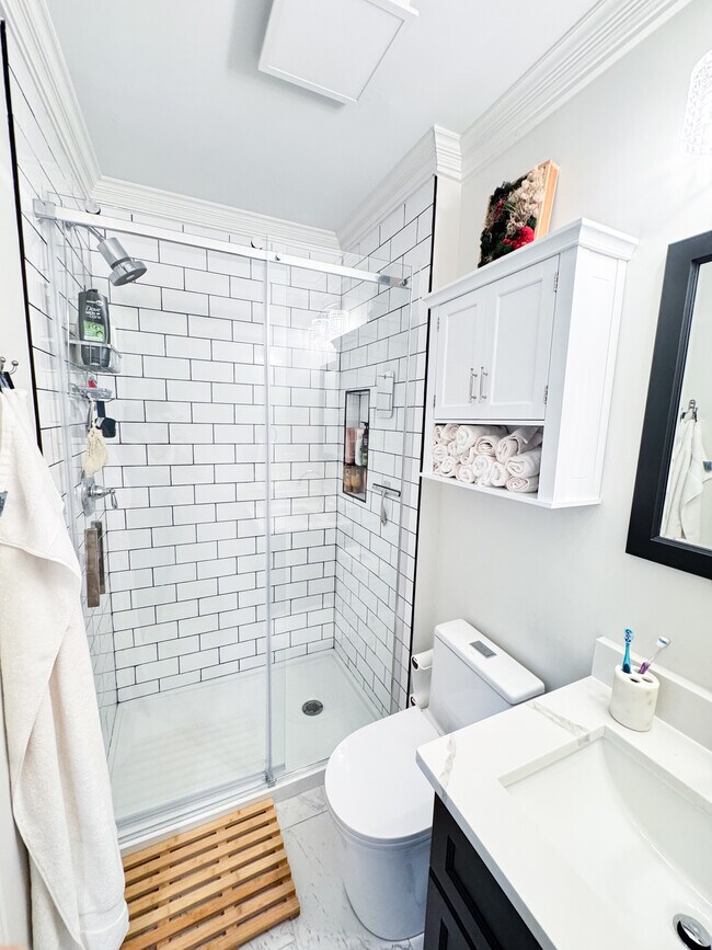 5415 Larchmont Ave in Charlotte, NC - Building Photo - Building Photo