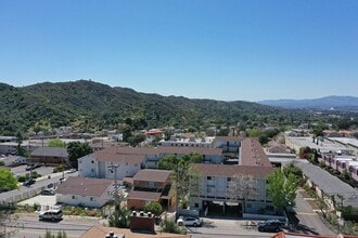 10237 Tujunga Canyon Blvd in Los Angeles, CA - Building Photo - Building Photo