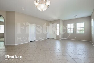 1254 W Lyle Ln in Oro Valley, AZ - Building Photo - Building Photo