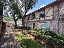 2972 Gessner Rd in Houston, TX - Building Photo