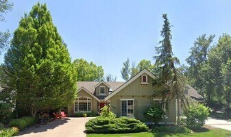 5292 N Riffle Way in Garden City, ID - Building Photo