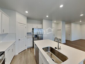 6620 S Newbern St in Aurora, CO - Foto de edificio - Building Photo