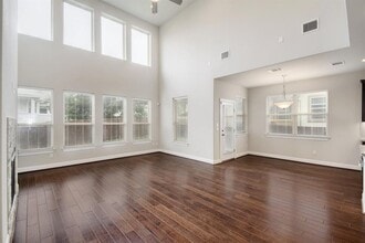 5644 Siragusa Dr in Bee Cave, TX - Building Photo - Building Photo