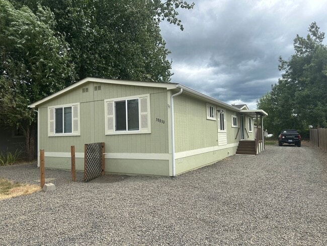 38830 Mathews Dr in Dexter, OR - Building Photo - Building Photo