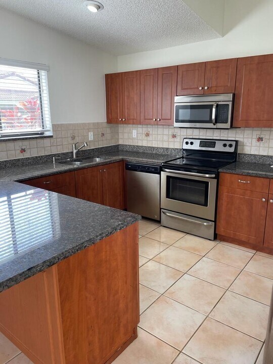 780 NW 106th Ave, Unit B1 in Miami, FL - Building Photo