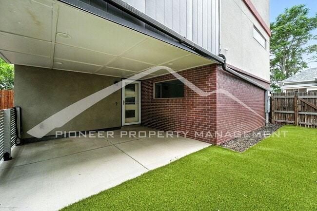 property at 32 S Lincoln St