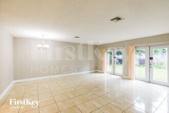 4901 NW 12th St in Lauderhill, FL - Building Photo - Building Photo