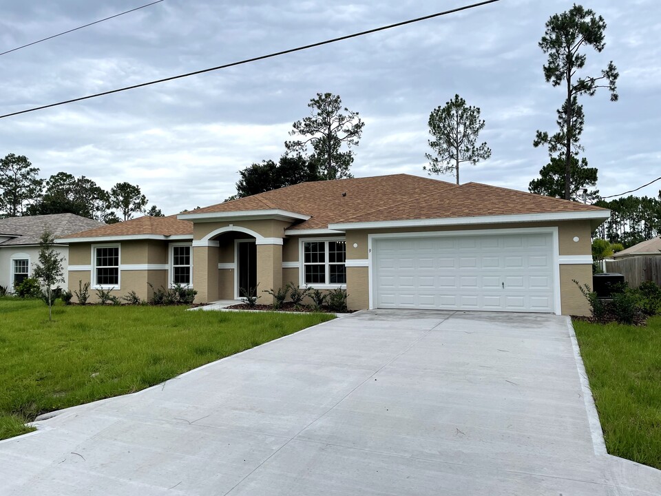 9 Raemond Ln in Palm Coast, FL - Building Photo