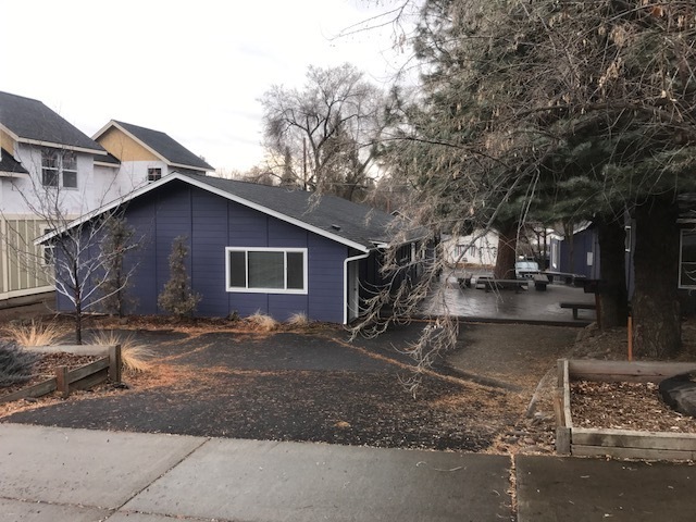 633 NW Portland Ave in Bend, OR - Foto de edificio