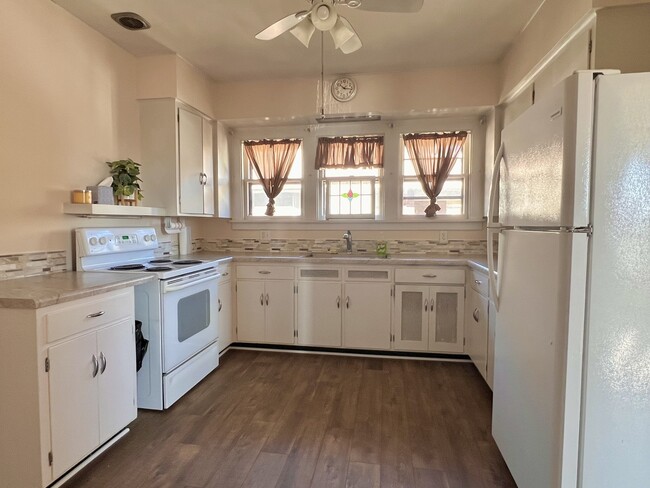 702 N Raynor Ave in Joliet, IL - Foto de edificio - Building Photo