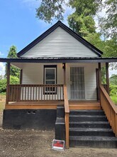 61 Sargent Farmer St in Newnan, GA - Building Photo - Building Photo