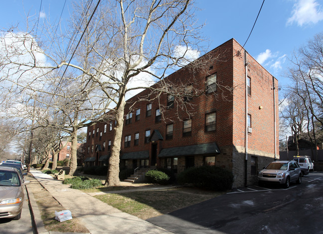 Colonial Manor Apartments in Philadelphia, PA - Building Photo - Building Photo