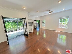 855 N Sweetzer Ave in West Hollywood, CA - Building Photo - Building Photo