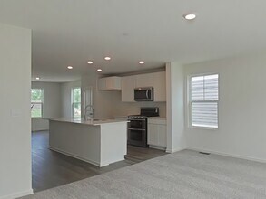 334 Basin Ct in St. Charles, IL - Building Photo - Building Photo