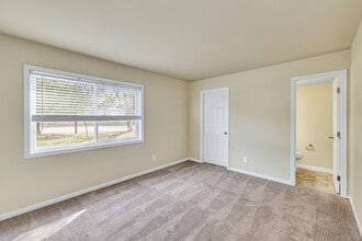 Colony Point Apartments in Norfolk, VA - Building Photo - Interior Photo