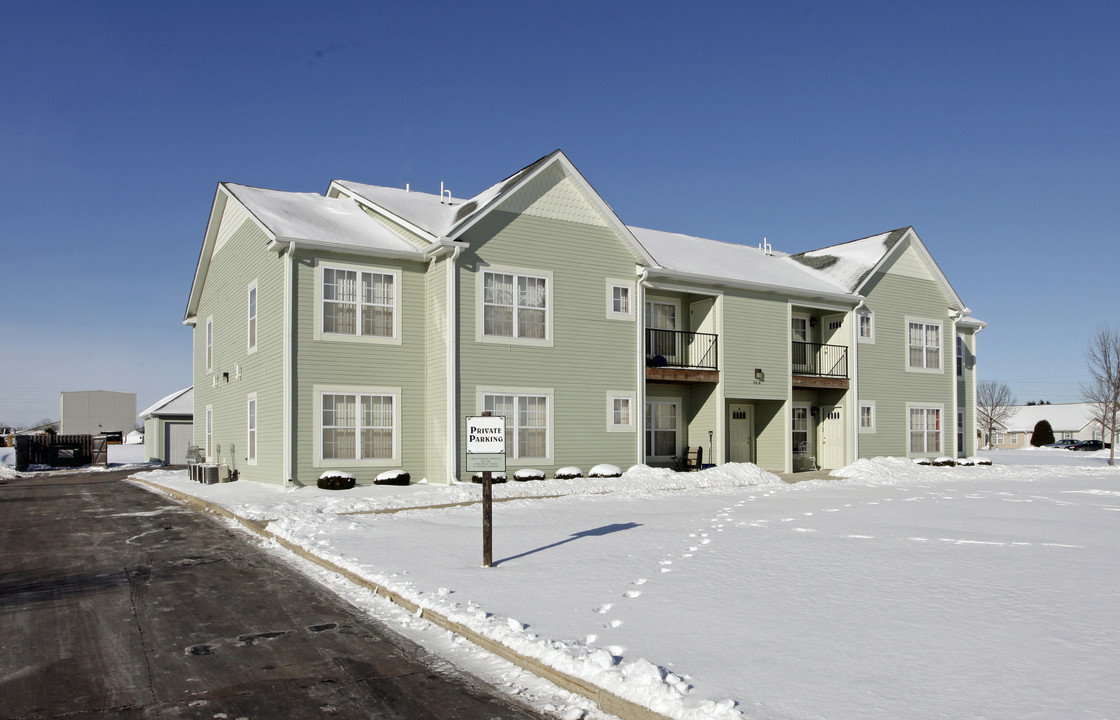 Charleston Apartments in Kenosha, WI - Building Photo