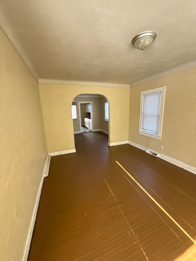 2102 Airline Ave in Toledo, OH - Building Photo - Building Photo