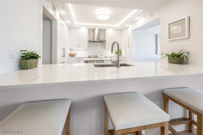 property at 4021 Gulf Shore Blvd N