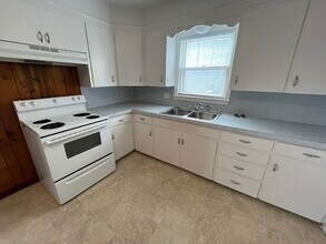 615 Washington Ave in Holland, MI - Foto de edificio - Building Photo