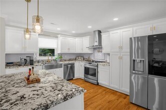 3303 North Carolina Hwy 150 in Greensboro, NC - Foto de edificio - Building Photo