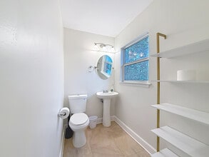 1422 Lucy St in Tallahassee, FL - Foto de edificio - Building Photo