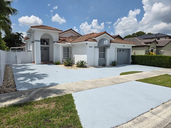 13230 NW 10th St in Miami, FL - Building Photo - Building Photo