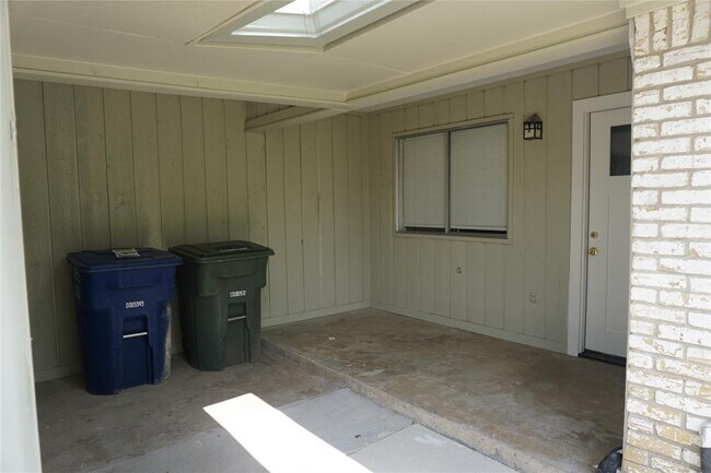 1911 Normal Park Dr in Huntsville, TX - Building Photo - Building Photo