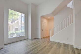 328 Mali Heights Ct in Henderson, NV - Building Photo - Building Photo