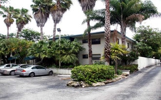 Chateau Grove Coconut Grove in Miami, FL - Building Photo